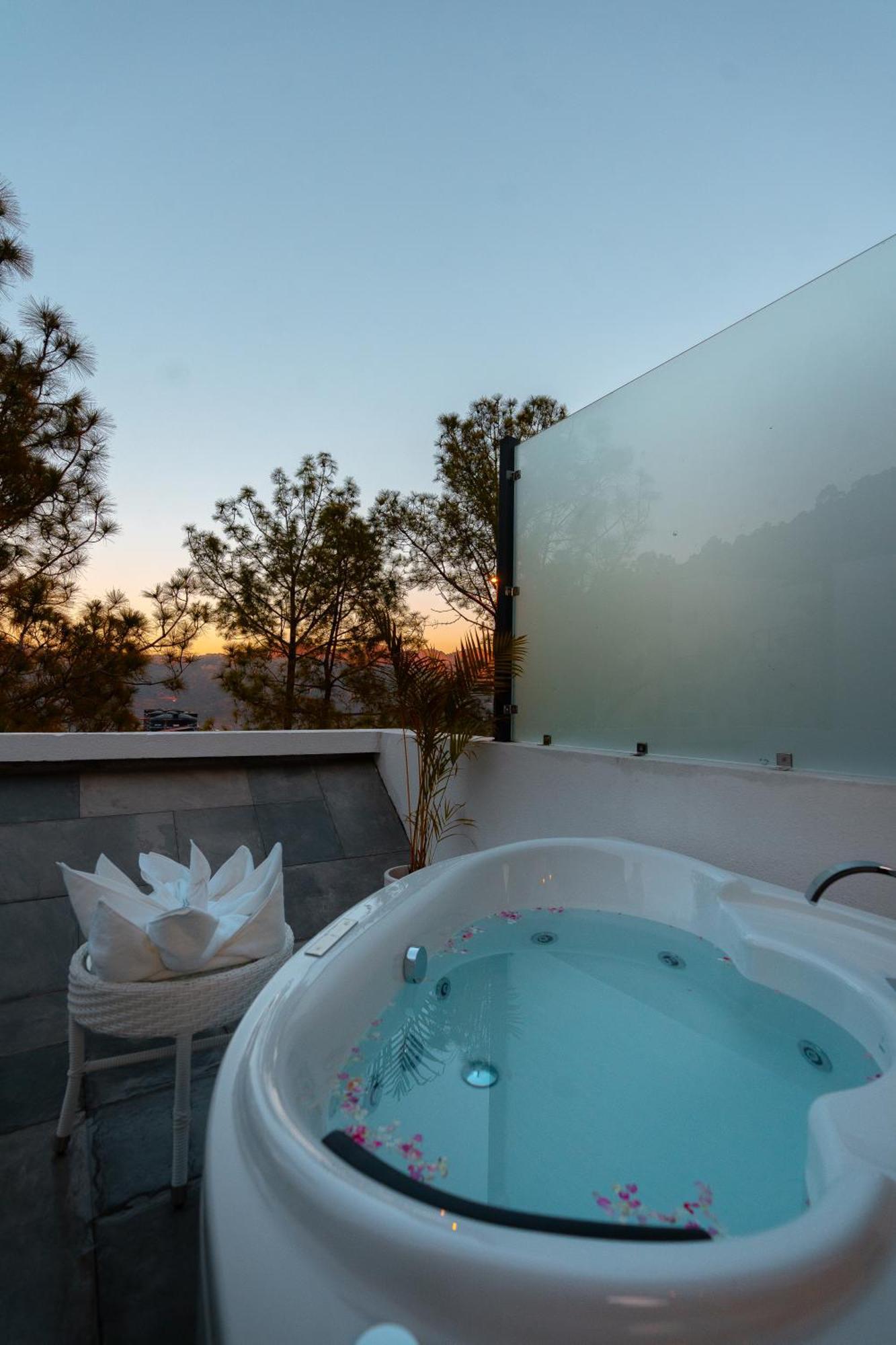 Velmore Kasauli Operated By Royal Orchid Hotel Ltd. Exterior foto