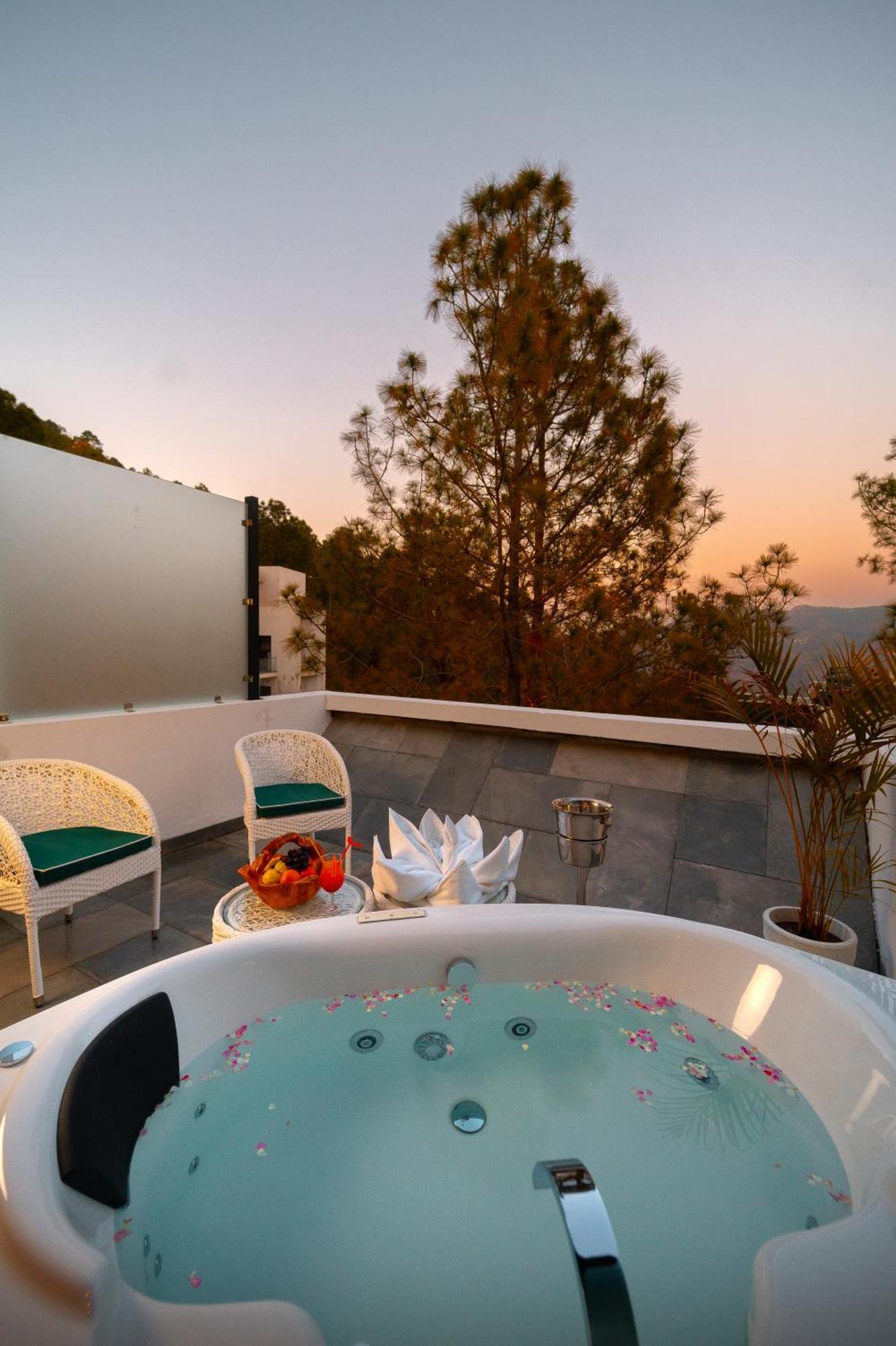 Velmore Kasauli Operated By Royal Orchid Hotel Ltd. Exterior foto